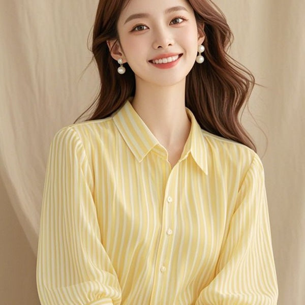 New French-style Petite Top With An Elegant Vibe
